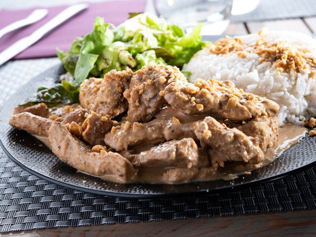 Le Point Fix le poulet sauce cacahuètes.